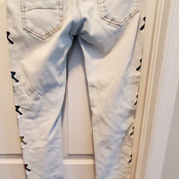 Colorful Embroidered Ripped Jeans - Picture 8 of 16